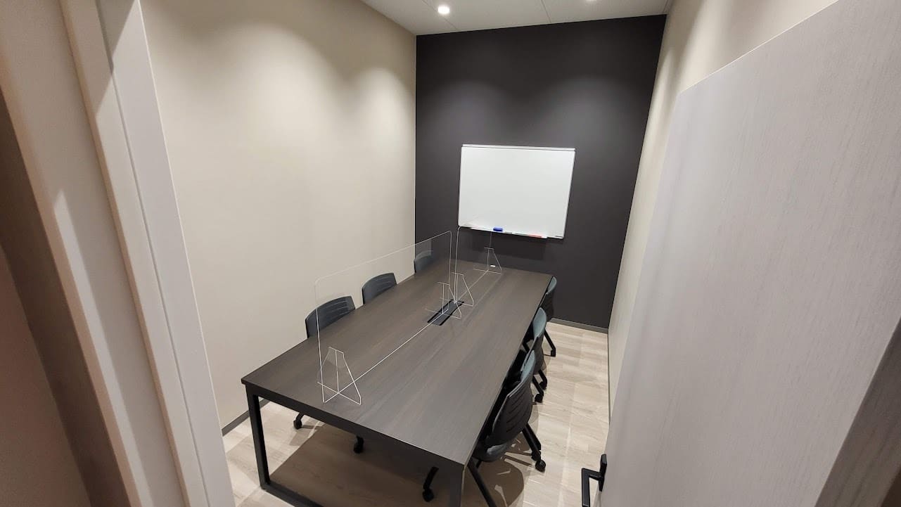 複数人の作業や打ち合わせにも使える!